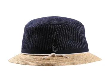 Sommer-Bucket-Hut mit marineblauem Kopfteil und naturfarbener Krempe