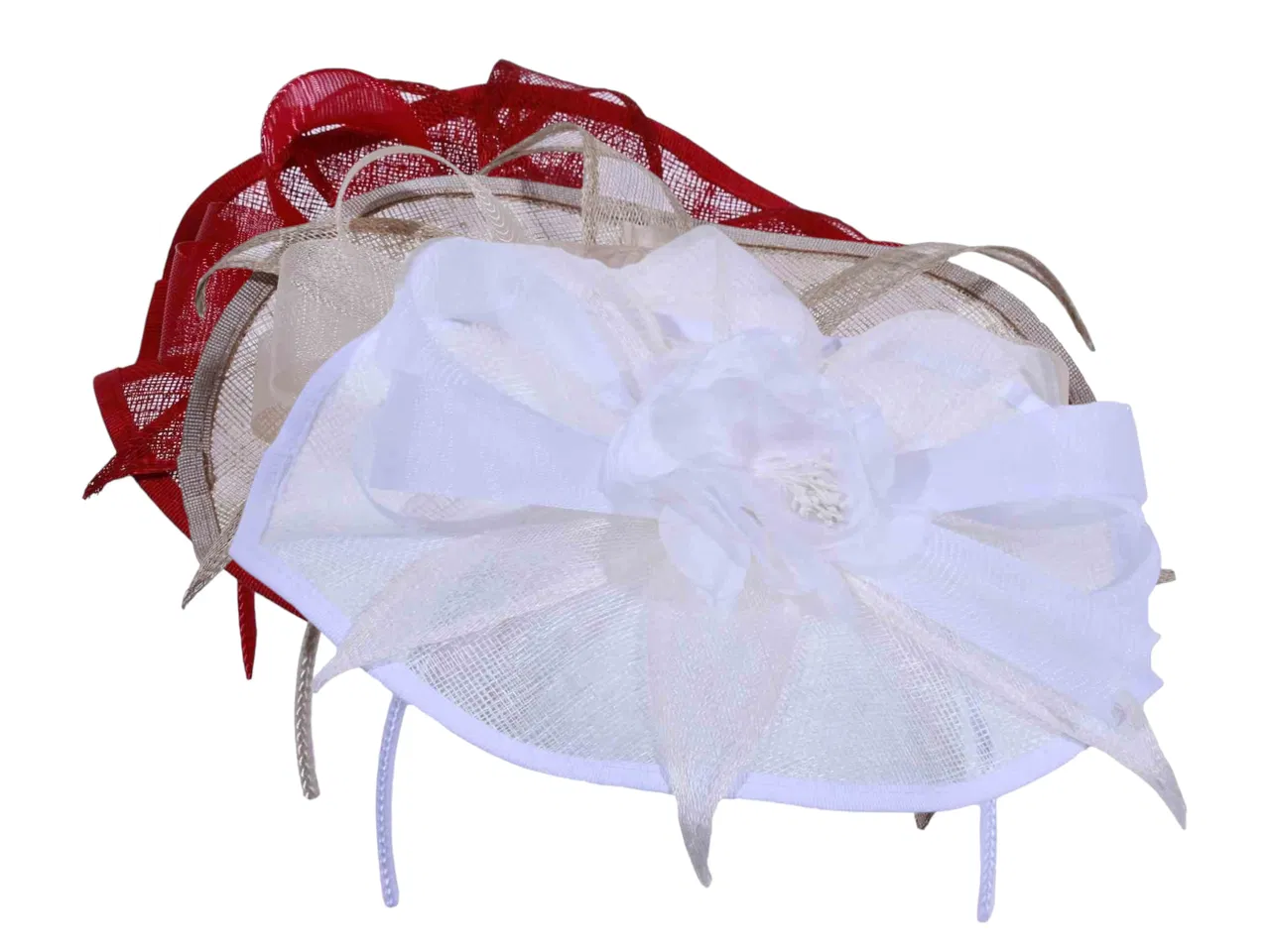 Fascinator mit Masche aus Sisal in Weiß, Hellbeige und Rubin.