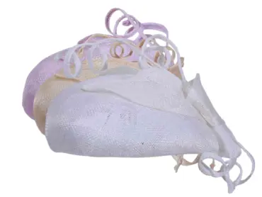 Toque aus Sisal in Weiss, Beige und Rosa mit dekorativen Bögen