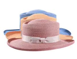 Breitrandiger Sommerhut aus 100 % Hanf in Apricot, Pink und Ciel mit elegantem Rebsband
