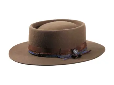 Vaquerohut Hazienda in Schlamm mit Jeans-Garnitur und Perlen